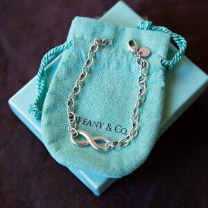 Tiffany & Co.Infinity bracelet. Sterling silver 925.